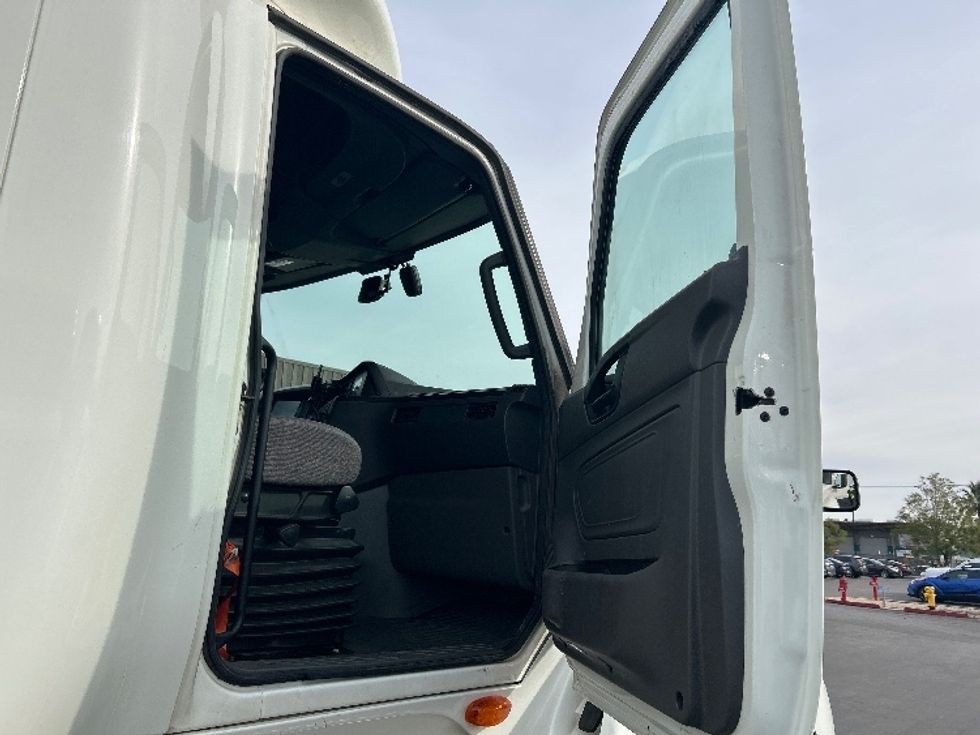 Sleeper Tractor-Heavy Duty Tractors-International-2023-LT625-Fontana-CA-785,313\n\t\tmiles-$ 35,250 - Image 12