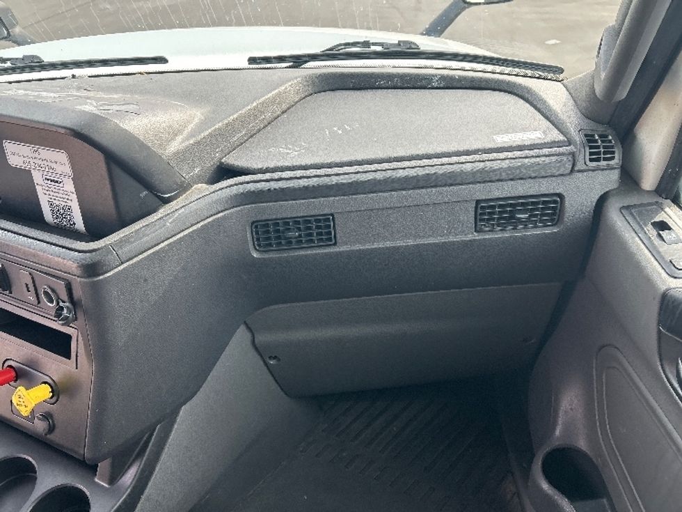 Sleeper Tractor-Heavy Duty Tractors-International-2023-LT625-Fontana-CA-785,313\n\t\tmiles-$ 35,250 - Image 13