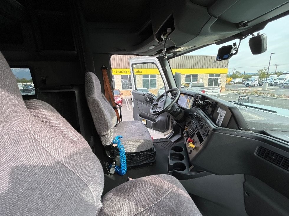 Sleeper Tractor-Heavy Duty Tractors-International-2023-LT625-Fontana-CA-785,313\n\t\tmiles-$ 35,250 - Image 14