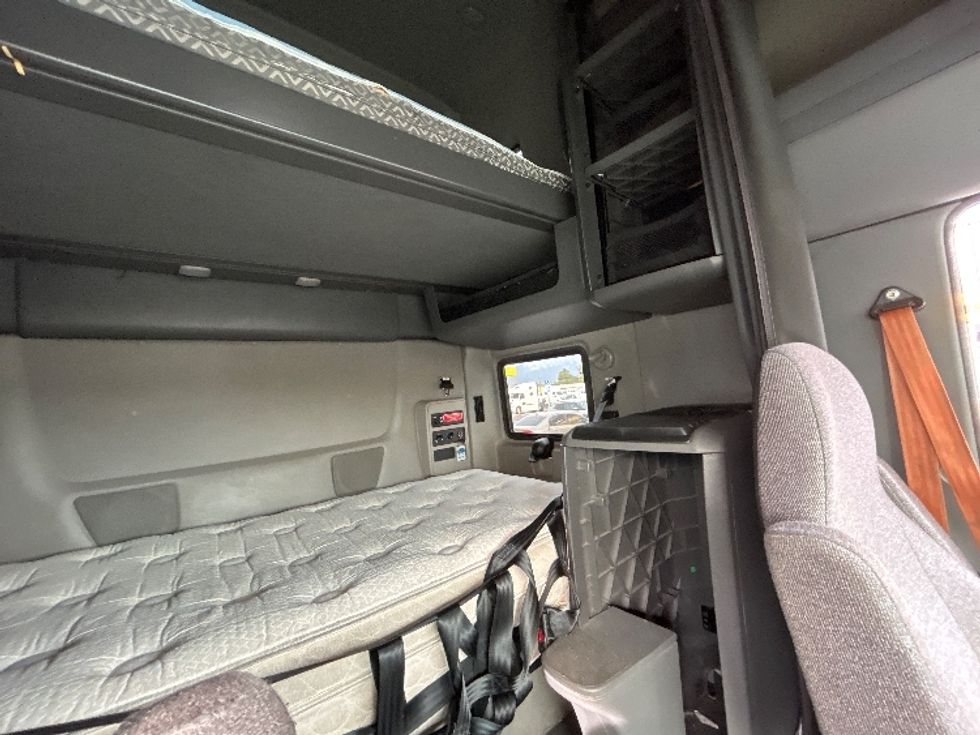 Sleeper Tractor-Heavy Duty Tractors-International-2023-LT625-Fontana-CA-785,313\n\t\tmiles-$ 35,250 - Image 15