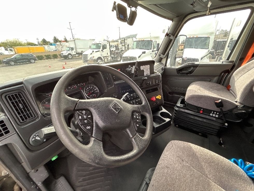 Sleeper Tractor-Heavy Duty Tractors-International-2023-LT625-Fontana-CA-785,313\n\t\tmiles-$ 35,250 - Image 9