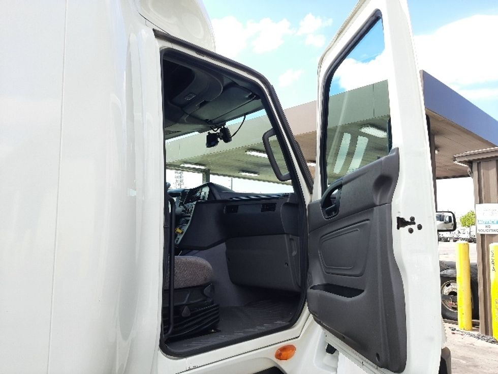 Sleeper Tractor-Heavy Duty Tractors-International-2023-LT625-Fort Worth-TX-550,875\n\t\tmiles-$ 55,250 - Image 13
