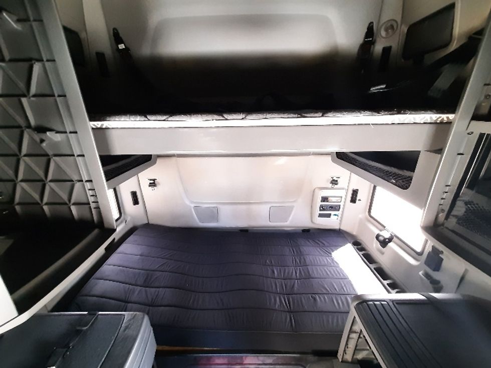 Sleeper Tractor-Heavy Duty Tractors-International-2023-LT625-Fort Worth-TX-550,875\n\t\tmiles-$ 55,250 - Image 16