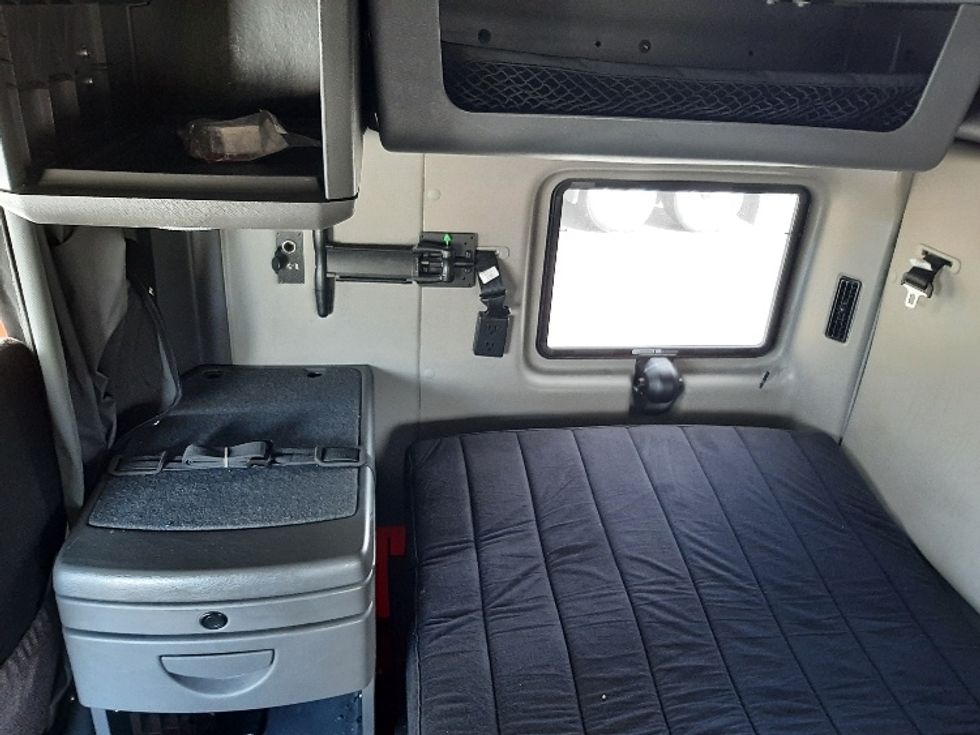 Sleeper Tractor-Heavy Duty Tractors-International-2023-LT625-Fort Worth-TX-550,875\n\t\tmiles-$ 55,250 - Image 18