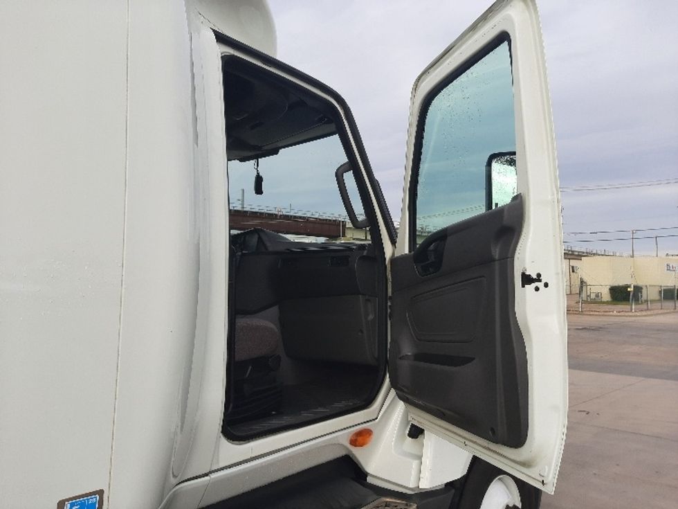 Sleeper Tractor-Heavy Duty Tractors-International-2023-LT625-Fort Worth-TX-614,499\n\t\tmiles-$ 48,750 - Image 13