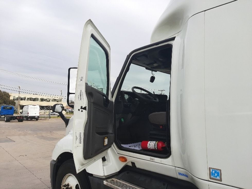 Sleeper Tractor-Heavy Duty Tractors-International-2023-LT625-Fort Worth-TX-614,499\n\t\tmiles-$ 48,750 - Image 9
