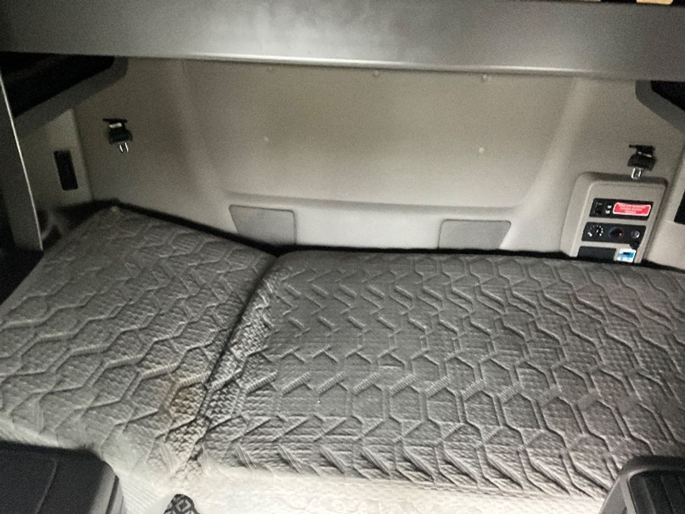 Sleeper Tractor-Heavy Duty Tractors-International-2023-LT625-Fredonia-NY-447,685\n\t\tmiles-$ 61,000 - Image 17