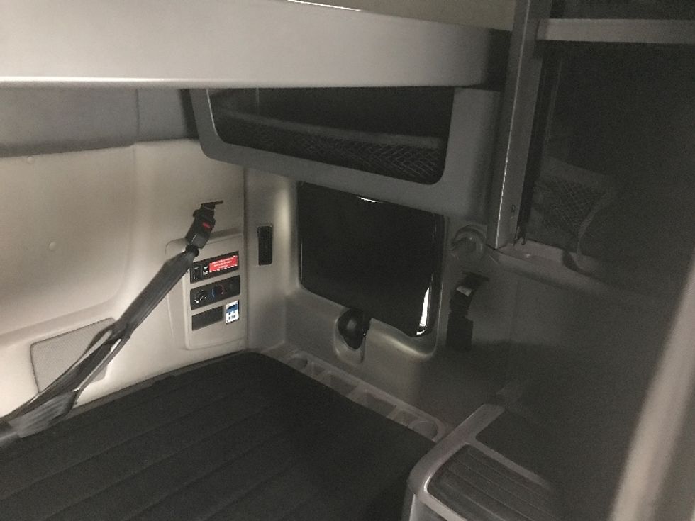 Sleeper Tractor-Heavy Duty Tractors-International-2023-LT625-Fredonia-NY-503,633\n\t\tmiles-$ 54,750 - Image 17