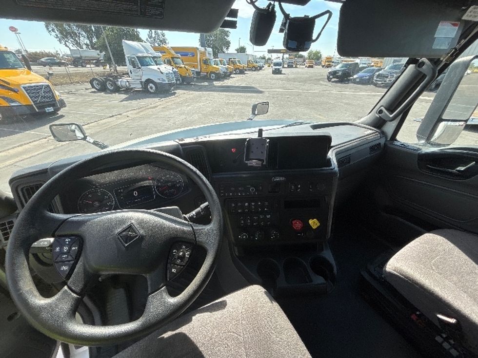 Sleeper Tractor-Heavy Duty Tractors-International-2023-LT625-Fresno-CA-589,513\n\t\tmiles-$ 51,750 - Image 11