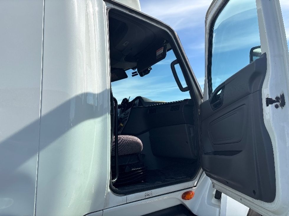 Sleeper Tractor-Heavy Duty Tractors-International-2023-LT625-Fresno-CA-589,513\n\t\tmiles-$ 51,750 - Image 13