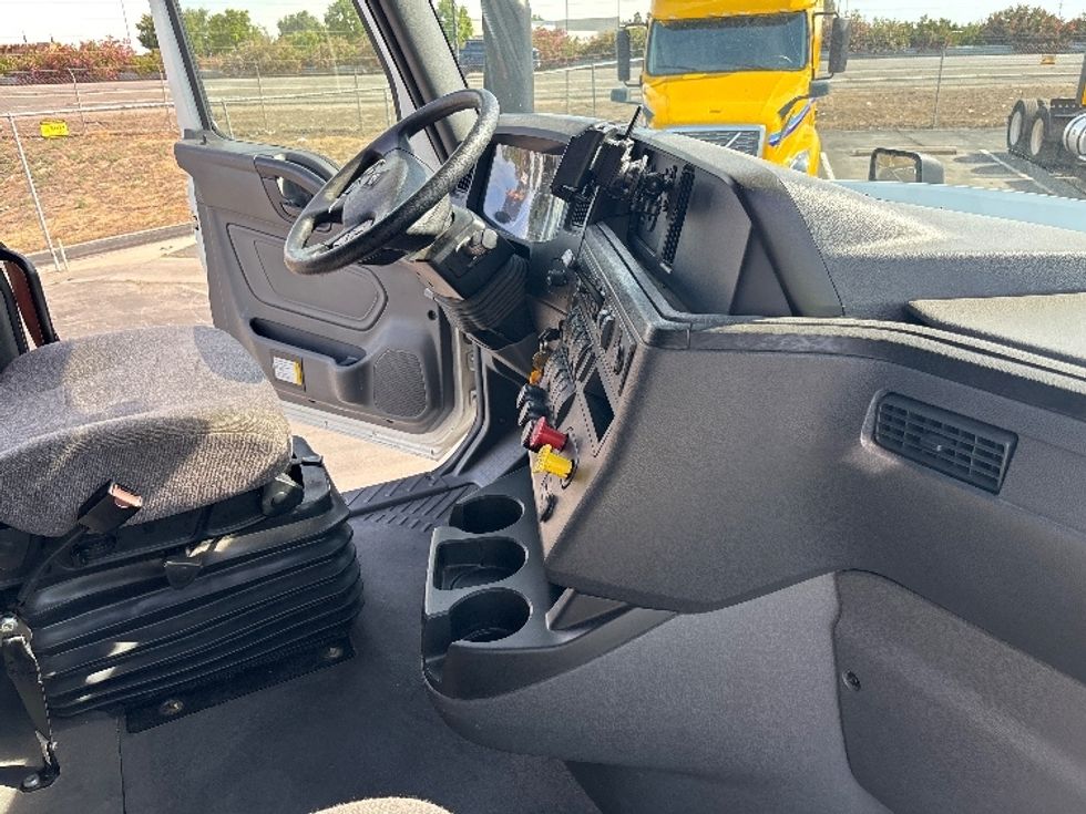 Sleeper Tractor-Heavy Duty Tractors-International-2023-LT625-Fresno-CA-589,513\n\t\tmiles-$ 51,750 - Image 15
