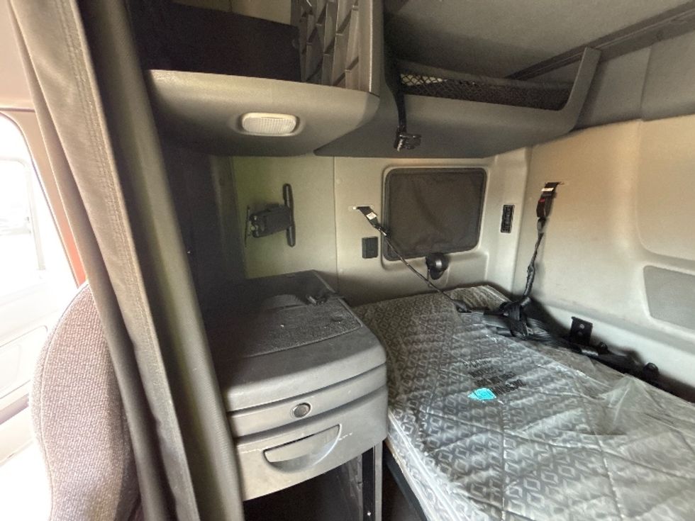 Sleeper Tractor-Heavy Duty Tractors-International-2023-LT625-Fresno-CA-589,513\n\t\tmiles-$ 51,750 - Image 19