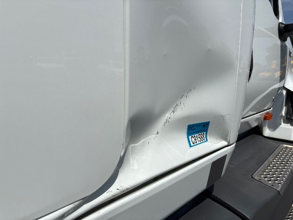 Sleeper Tractor-Heavy Duty Tractors-International-2023-LT625-Fresno-CA-589,513\n\t\tmiles-$ 51,750 - Image 22