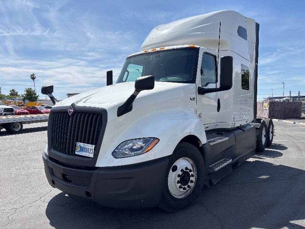 Sleeper Tractor-Heavy Duty Tractors-International-2023-LT625-Fresno-CA-589,513\n\t\tmiles-$ 51,750 - Image 3