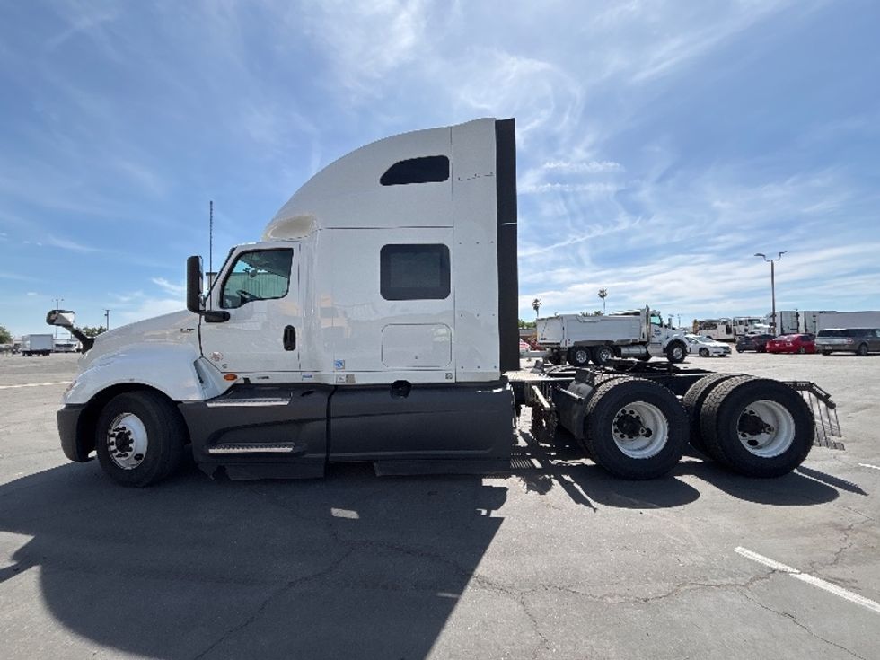 Sleeper Tractor-Heavy Duty Tractors-International-2023-LT625-Fresno-CA-589,513\n\t\tmiles-$ 51,750 - Image 4