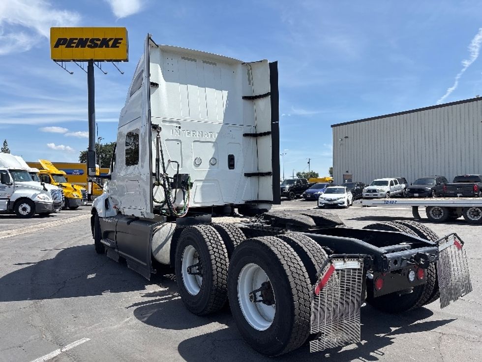 Sleeper Tractor-Heavy Duty Tractors-International-2023-LT625-Fresno-CA-589,513\n\t\tmiles-$ 51,750 - Image 5
