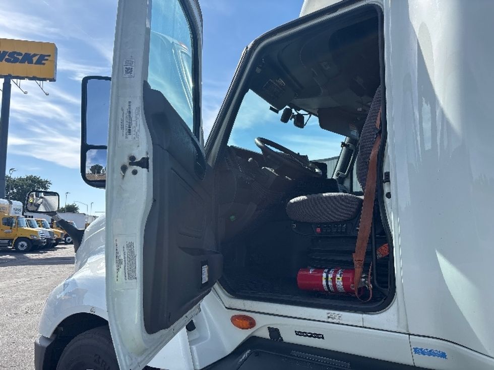 Sleeper Tractor-Heavy Duty Tractors-International-2023-LT625-Fresno-CA-589,513\n\t\tmiles-$ 51,750 - Image 9