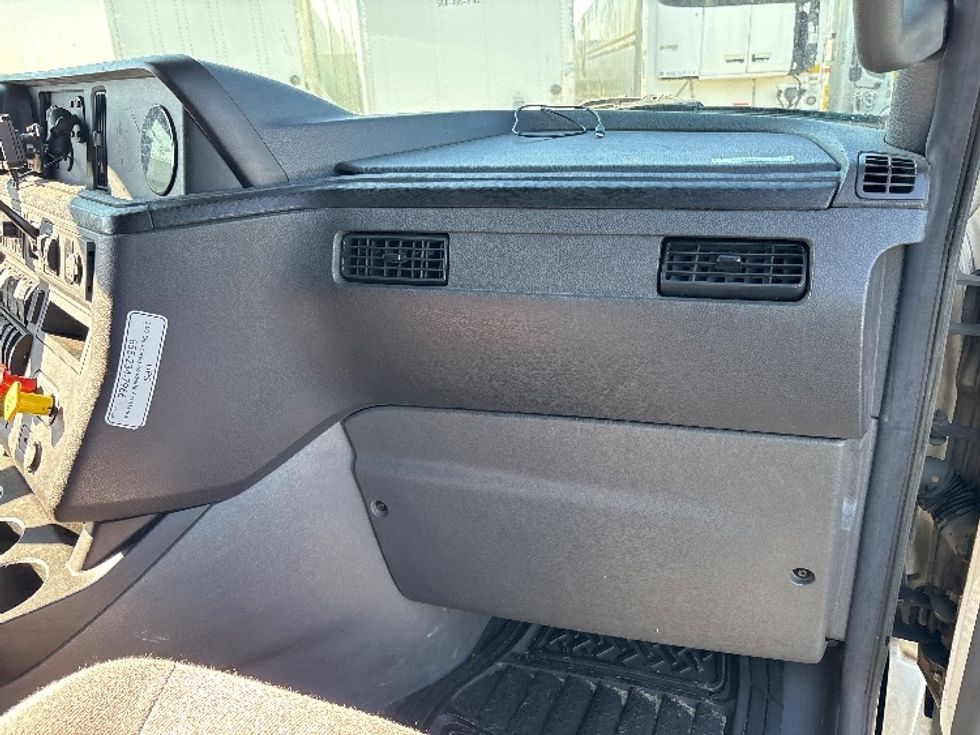 Sleeper Tractor-Heavy Duty Tractors-International-2023-LT625-Fresno-CA-597,881\n\t\tmiles-$ 52,250 - Image 13