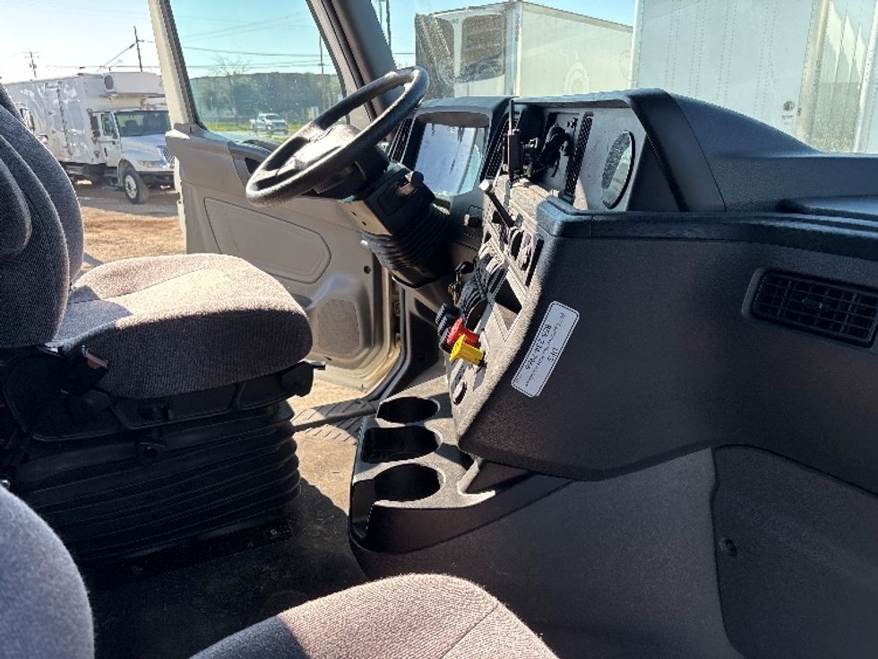 Sleeper Tractor-Heavy Duty Tractors-International-2023-LT625-Fresno-CA-597,881\n\t\tmiles-$ 52,250 - Image 14