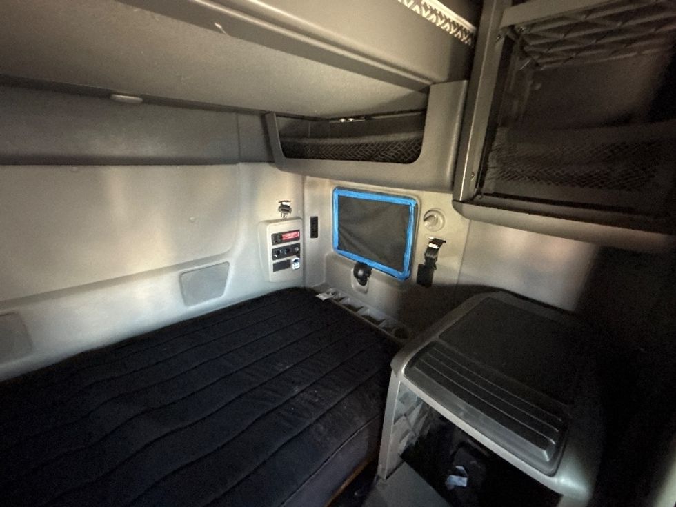 Sleeper Tractor-Heavy Duty Tractors-International-2023-LT625-Fresno-CA-597,881\n\t\tmiles-$ 52,250 - Image 16