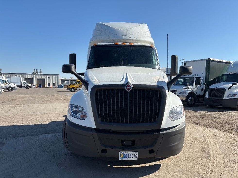 Sleeper Tractor-Heavy Duty Tractors-International-2023-LT625-Fresno-CA-597,881\n\t\tmiles-$ 52,250 - Image 2