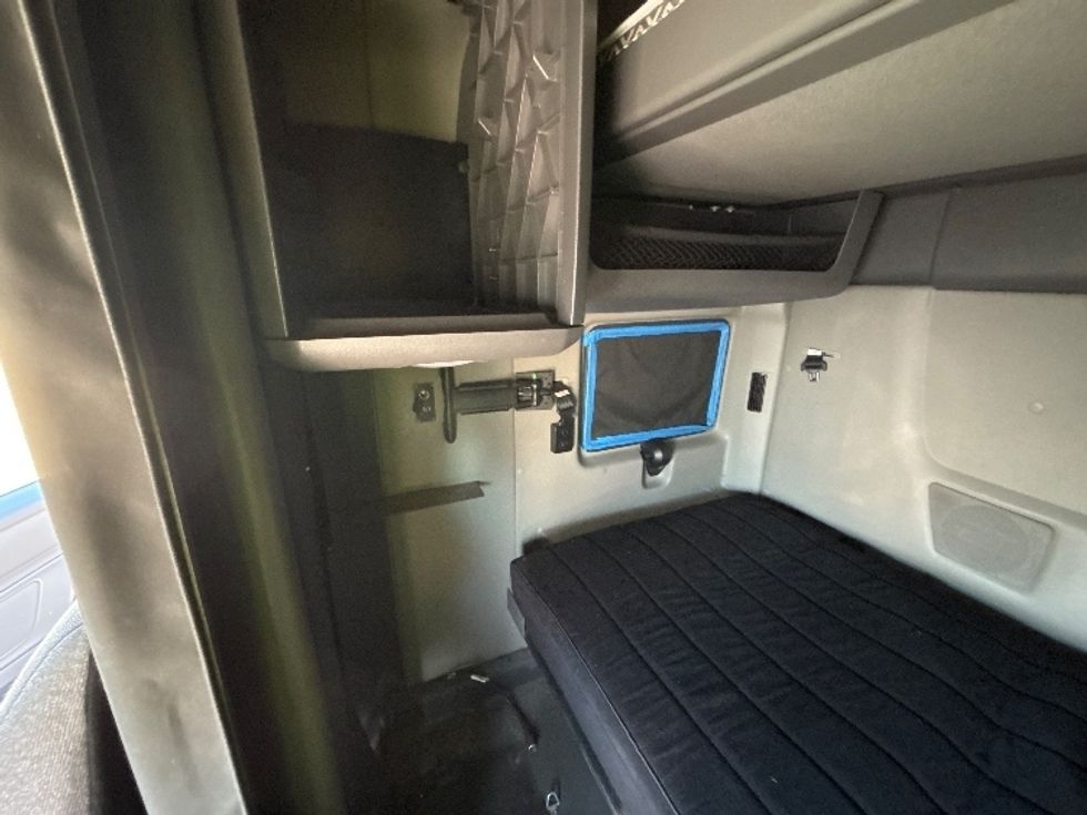 Sleeper Tractor-Heavy Duty Tractors-International-2023-LT625-Fresno-CA-597,881\n\t\tmiles-$ 52,250 - Image 20