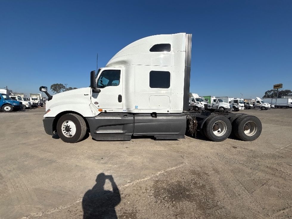 Sleeper Tractor-Heavy Duty Tractors-International-2023-LT625-Fresno-CA-597,881\n\t\tmiles-$ 52,250 - Image 4