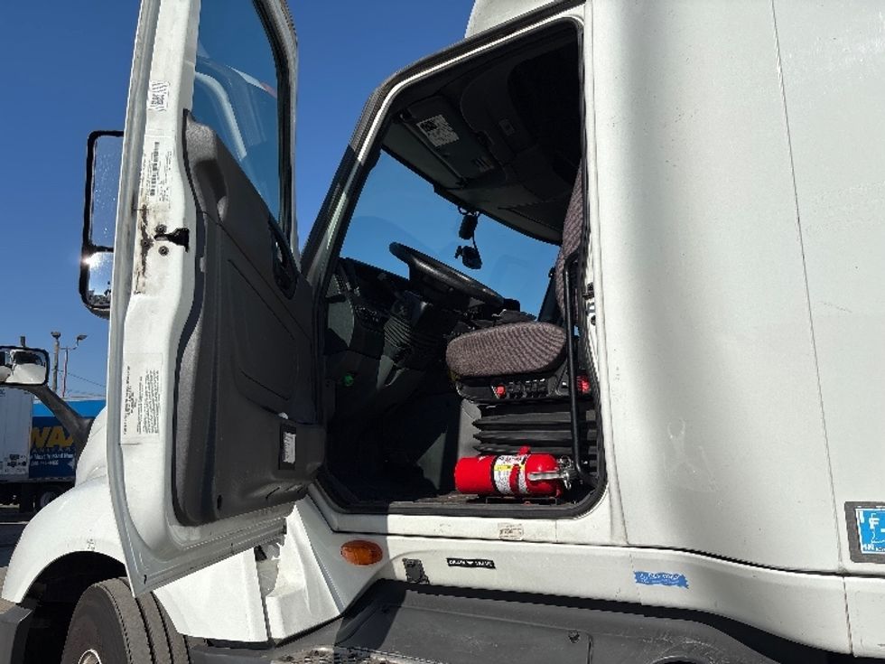 Sleeper Tractor-Heavy Duty Tractors-International-2023-LT625-Fresno-CA-597,881\n\t\tmiles-$ 52,250 - Image 9