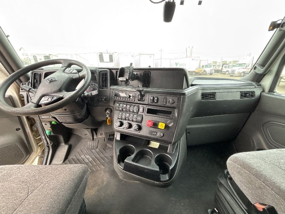 Sleeper Tractor-Heavy Duty Tractors-International-2023-LT625-Fresno-CA-605,872\n\t\tmiles-$ 51,500 - Image 12