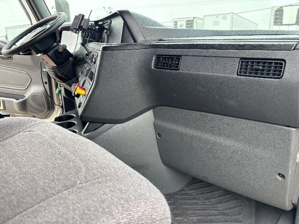 Sleeper Tractor-Heavy Duty Tractors-International-2023-LT625-Fresno-CA-605,872\n\t\tmiles-$ 51,500 - Image 15