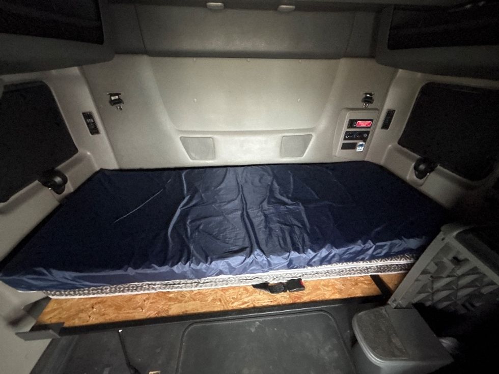 Sleeper Tractor-Heavy Duty Tractors-International-2023-LT625-Fresno-CA-605,872\n\t\tmiles-$ 51,500 - Image 16