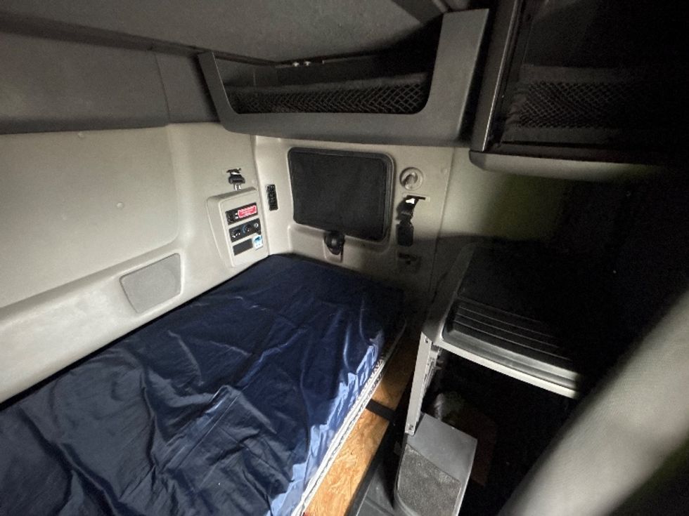 Sleeper Tractor-Heavy Duty Tractors-International-2023-LT625-Fresno-CA-605,872\n\t\tmiles-$ 51,500 - Image 17