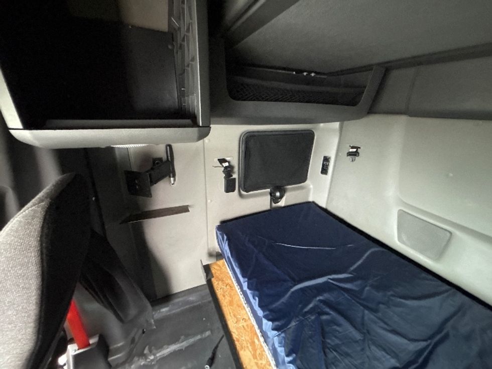 Sleeper Tractor-Heavy Duty Tractors-International-2023-LT625-Fresno-CA-605,872\n\t\tmiles-$ 51,500 - Image 18