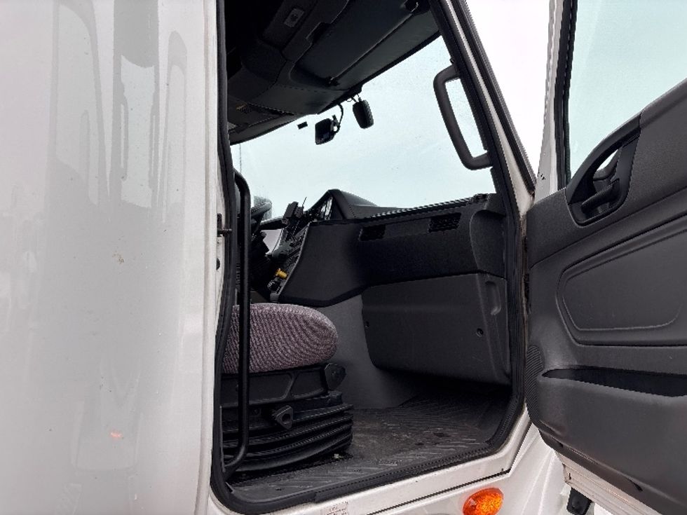 Sleeper Tractor-Heavy Duty Tractors-International-2023-LT625-Fresno-CA-623,705\n\t\tmiles-$ 51,750 - Image 13