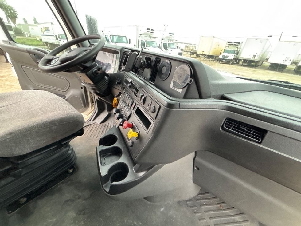 Sleeper Tractor-Heavy Duty Tractors-International-2023-LT625-Fresno-CA-623,705\n\t\tmiles-$ 51,750 - Image 15