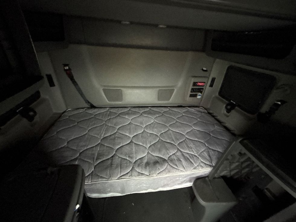 Sleeper Tractor-Heavy Duty Tractors-International-2023-LT625-Fresno-CA-623,705\n\t\tmiles-$ 51,750 - Image 16