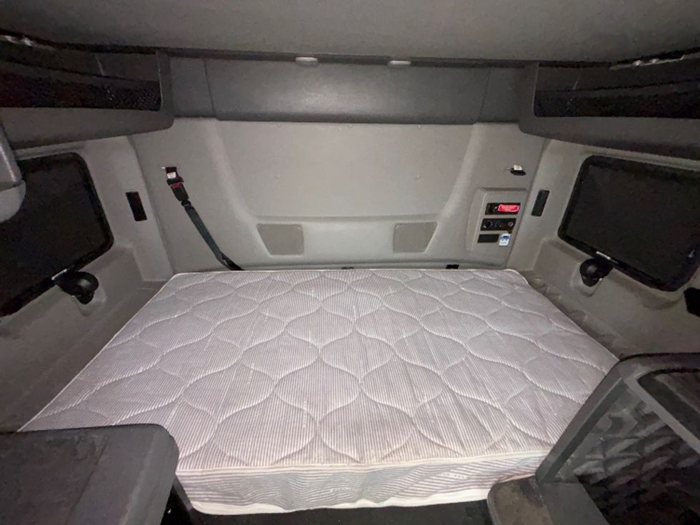 Sleeper Tractor-Heavy Duty Tractors-International-2023-LT625-Fresno-CA-623,705\n\t\tmiles-$ 51,750 - Image 17