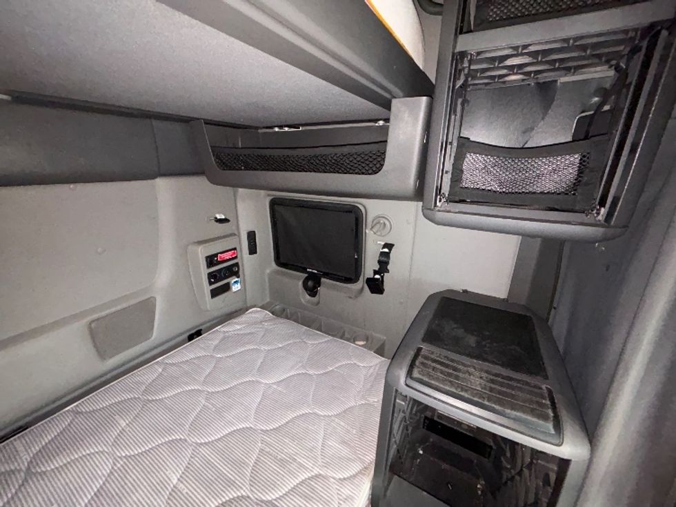 Sleeper Tractor-Heavy Duty Tractors-International-2023-LT625-Fresno-CA-623,705\n\t\tmiles-$ 51,750 - Image 18