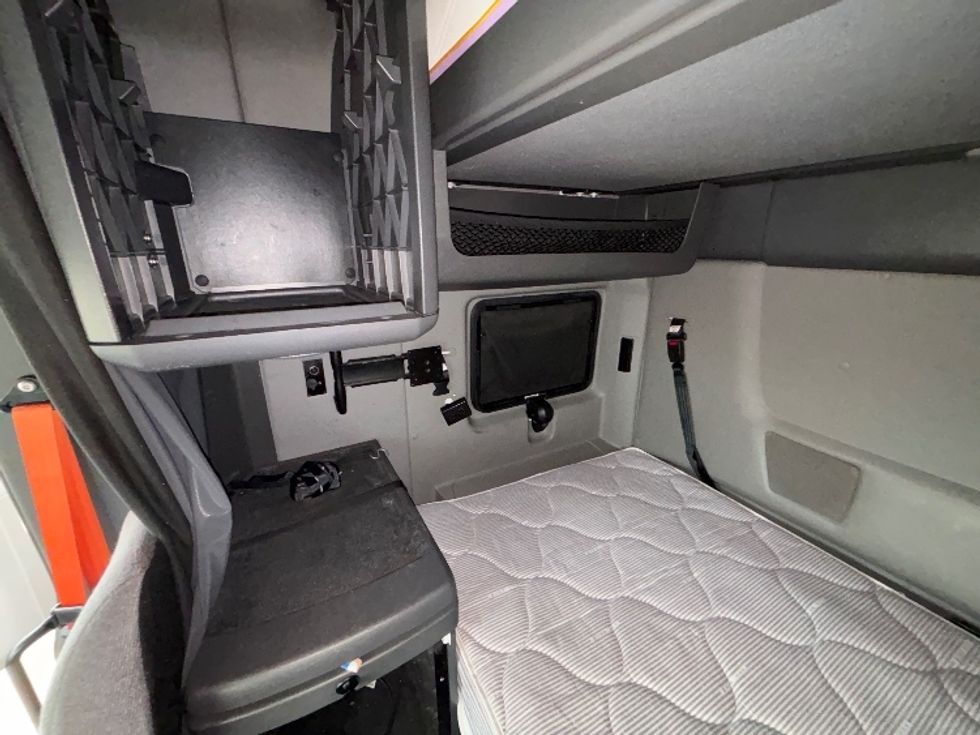 Sleeper Tractor-Heavy Duty Tractors-International-2023-LT625-Fresno-CA-623,705\n\t\tmiles-$ 51,750 - Image 19