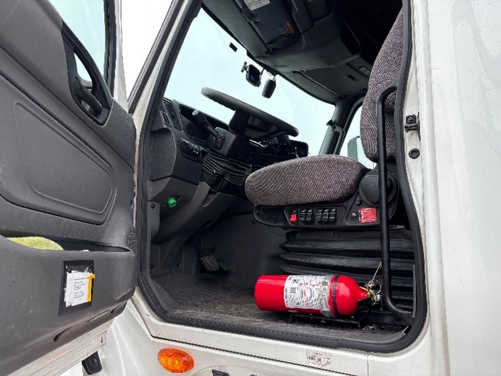 Sleeper Tractor-Heavy Duty Tractors-International-2023-LT625-Fresno-CA-623,705\n\t\tmiles-$ 51,750 - Image 9