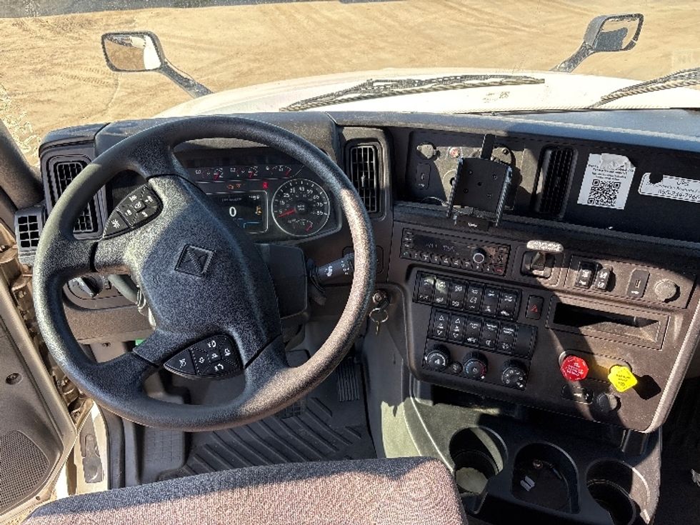 Sleeper Tractor-Heavy Duty Tractors-International-2023-LT625-Fresno-CA-636,478\n\t\tmiles-$ 48,000 - Image 11