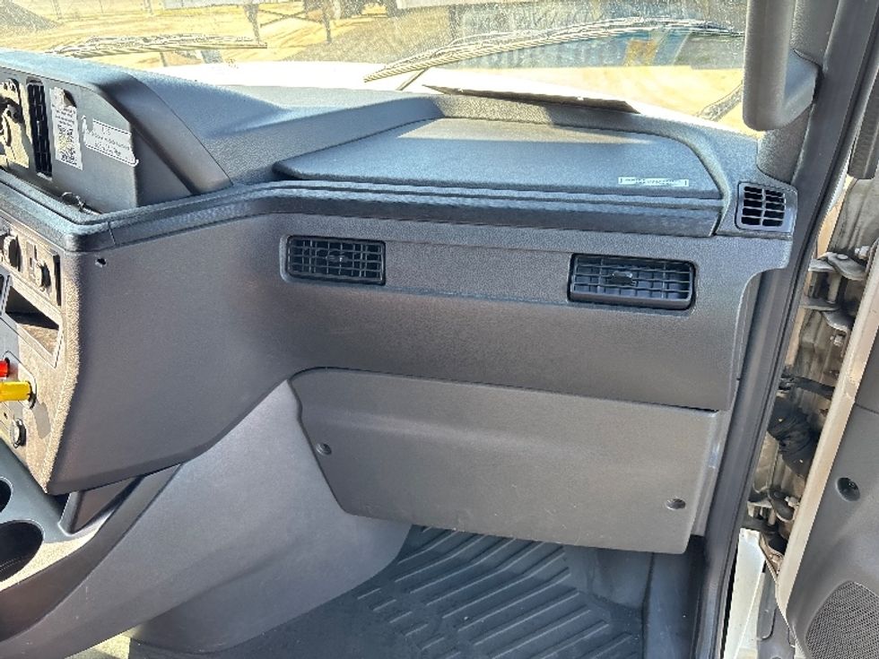 Sleeper Tractor-Heavy Duty Tractors-International-2023-LT625-Fresno-CA-636,478\n\t\tmiles-$ 48,000 - Image 14