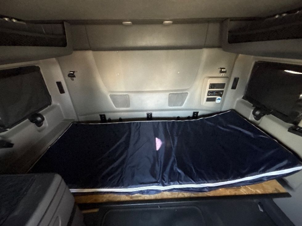 Sleeper Tractor-Heavy Duty Tractors-International-2023-LT625-Fresno-CA-636,478\n\t\tmiles-$ 48,000 - Image 16