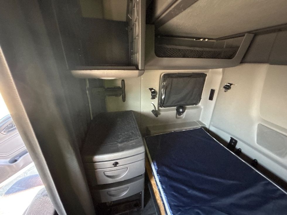 Sleeper Tractor-Heavy Duty Tractors-International-2023-LT625-Fresno-CA-636,478\n\t\tmiles-$ 48,000 - Image 18