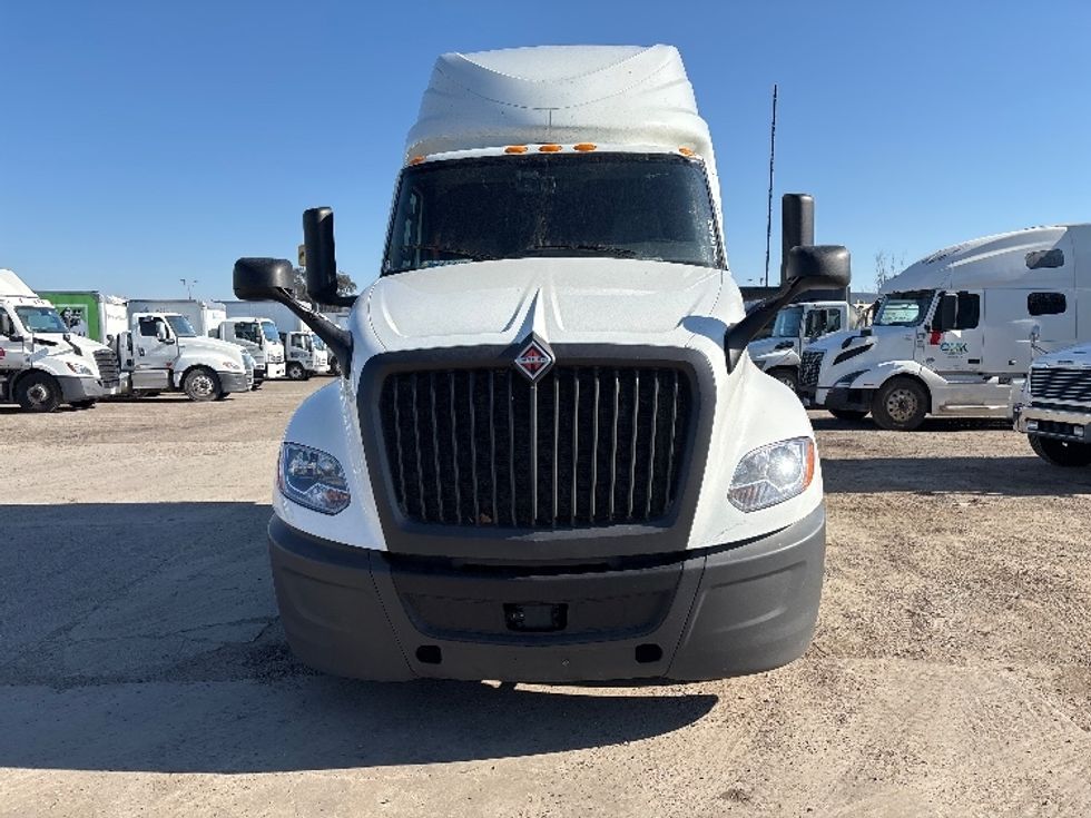 Sleeper Tractor-Heavy Duty Tractors-International-2023-LT625-Fresno-CA-636,478\n\t\tmiles-$ 48,000 - Image 2