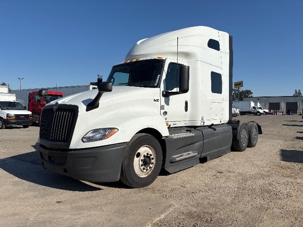 Sleeper Tractor-Heavy Duty Tractors-International-2023-LT625-Fresno-CA-636,478\n\t\tmiles-$ 48,000 - Image 3