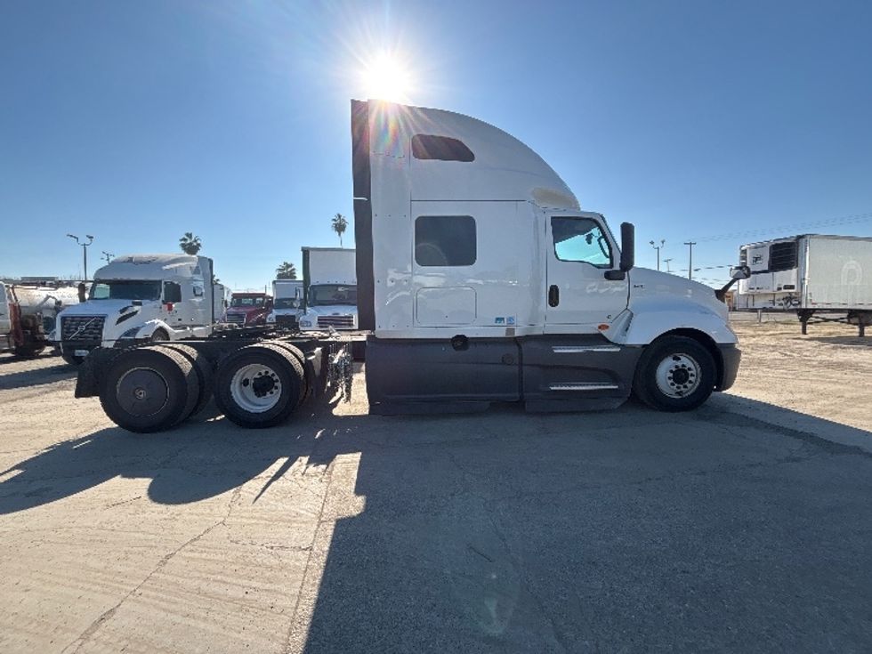 Sleeper Tractor-Heavy Duty Tractors-International-2023-LT625-Fresno-CA-636,478\n\t\tmiles-$ 48,000 - Image 8