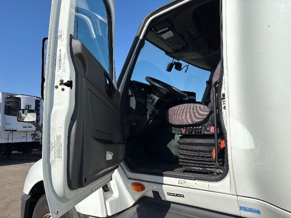 Sleeper Tractor-Heavy Duty Tractors-International-2023-LT625-Fresno-CA-636,478\n\t\tmiles-$ 48,000 - Image 9