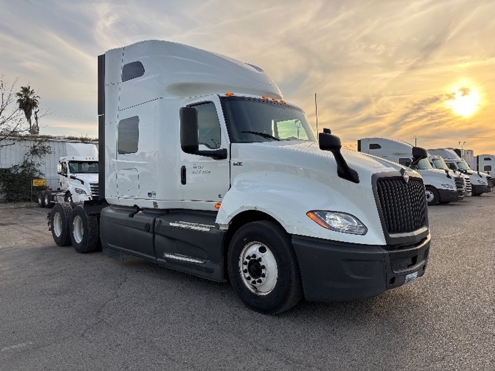 Sleeper Tractor-Heavy Duty Tractors-International-2023-LT625-Fresno-CA-691,045\n\t\tmiles-$ 42,250 - Image 1