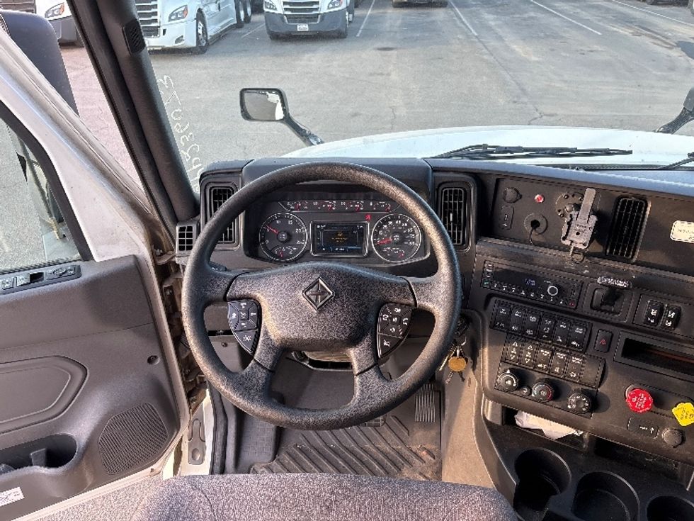 Sleeper Tractor-Heavy Duty Tractors-International-2023-LT625-Fresno-CA-691,045\n\t\tmiles-$ 42,250 - Image 11